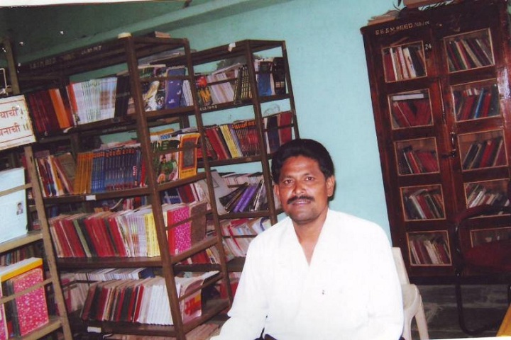https://cache.careers360.mobi/media/colleges/social-media/media-gallery/13417/2019/2/22/Library of Shri Bankatswami Mahavidyalaya Beed_Library.jpg